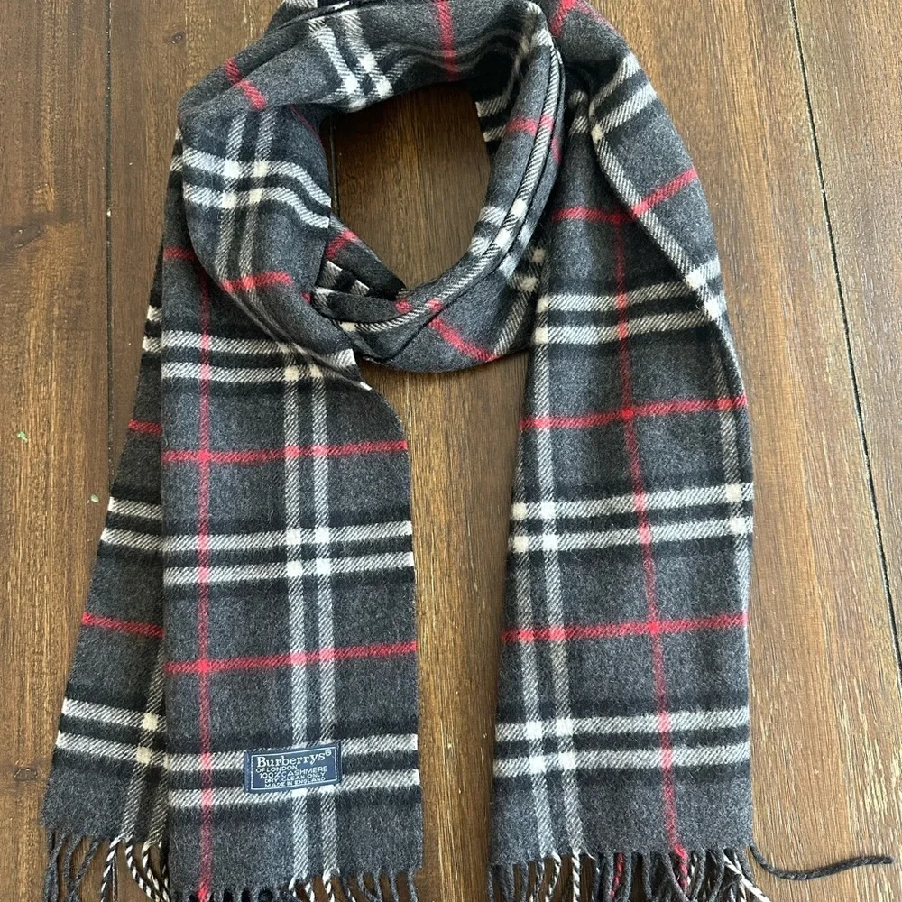 Vintage Burberry's cashmere scarf
